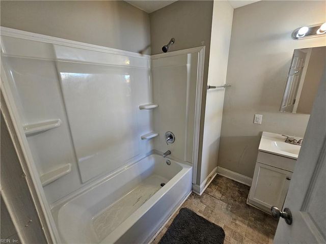 8 Fairview CIR S, Portsmouth, VA 23702