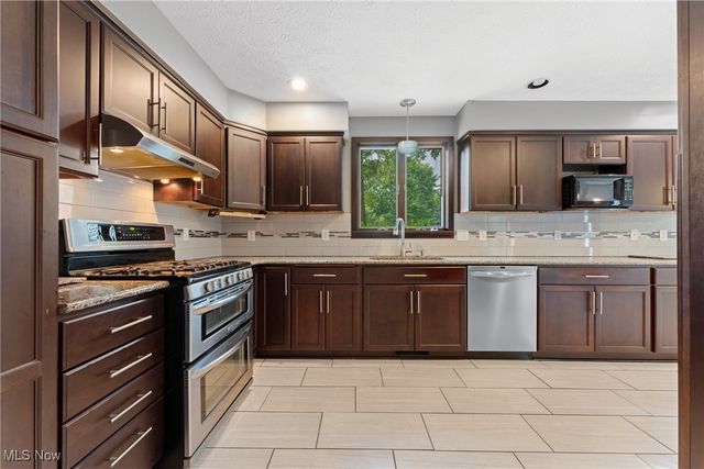 1717 Chittenden Circle NE, Massillon, OH 44646