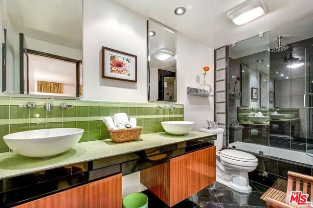 8550 Holloway Drive 305, West Hollywood, CA 90069