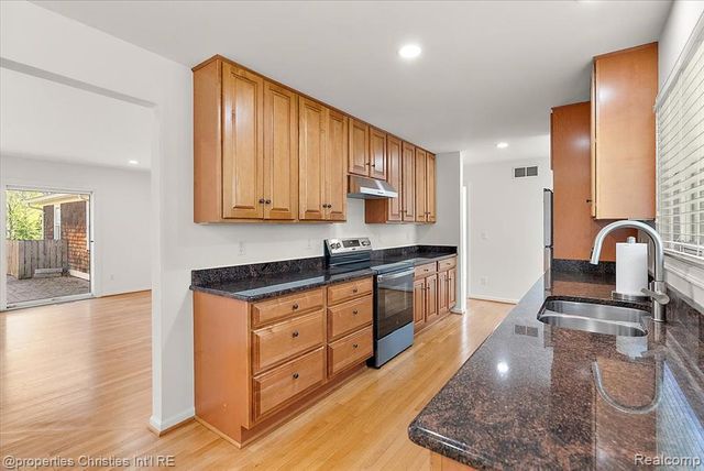 2985 Summervale Lane, Bloomfield Hills, MI 48301