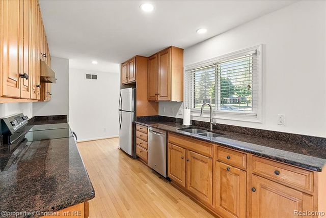 2985 Summervale Lane, Bloomfield Hills, MI 48301