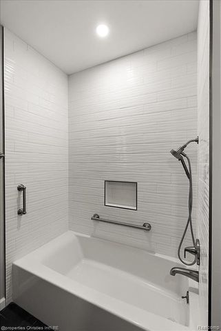 2985 Summervale Lane, Bloomfield Hills, MI 48301