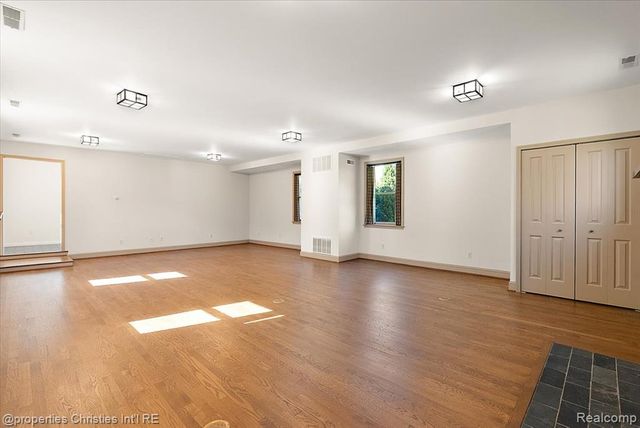 2985 Summervale Lane, Bloomfield Hills, MI 48301
