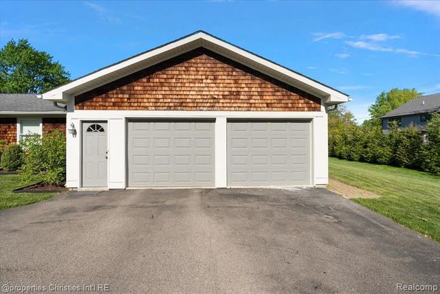 2985 Summervale Lane, Bloomfield Hills, MI 48301