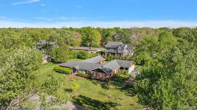 2985 Summervale Lane, Bloomfield Hills, MI 48301