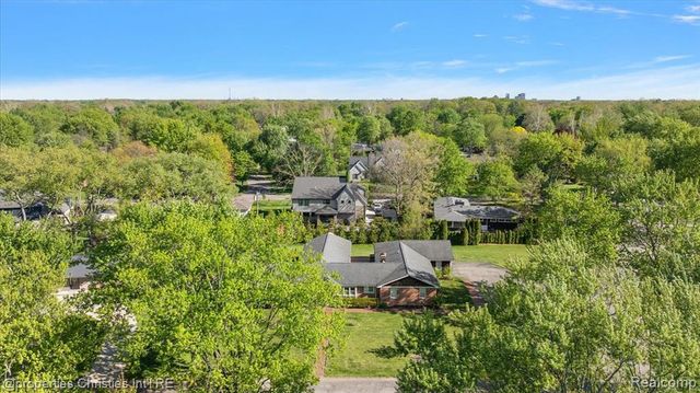 2985 Summervale Lane, Bloomfield Hills, MI 48301