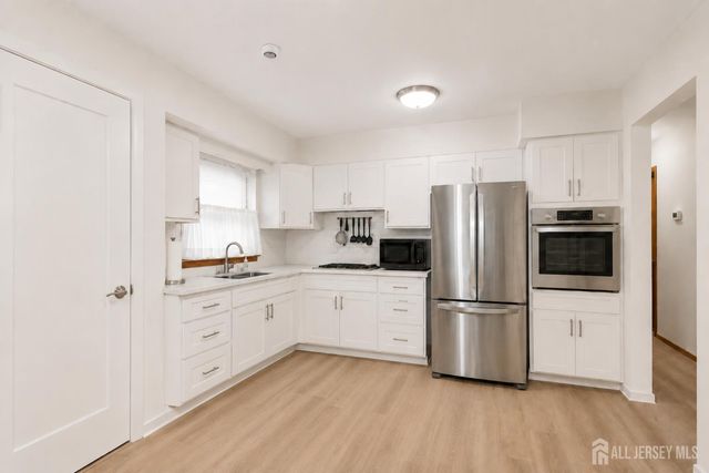 231 Temple Way, Colonia, NJ 07067