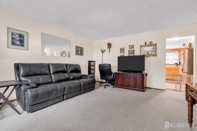 231 Temple Way, Colonia, NJ 07067
