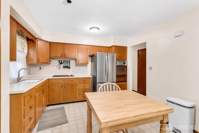 231 Temple Way, Colonia, NJ 07067