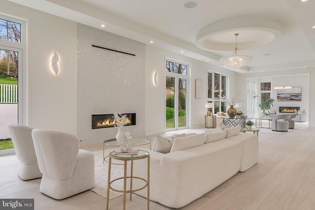 8757 A BROOK RD, Mclean, VA 22102