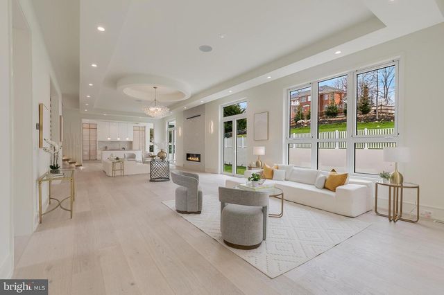 8757 A BROOK RD, Mclean, VA 22102