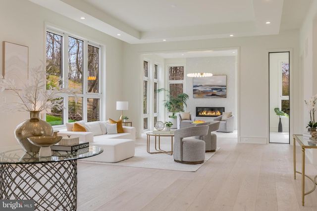 8757 A BROOK RD, Mclean, VA 22102