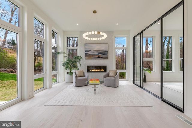 8757 A BROOK RD, Mclean, VA 22102