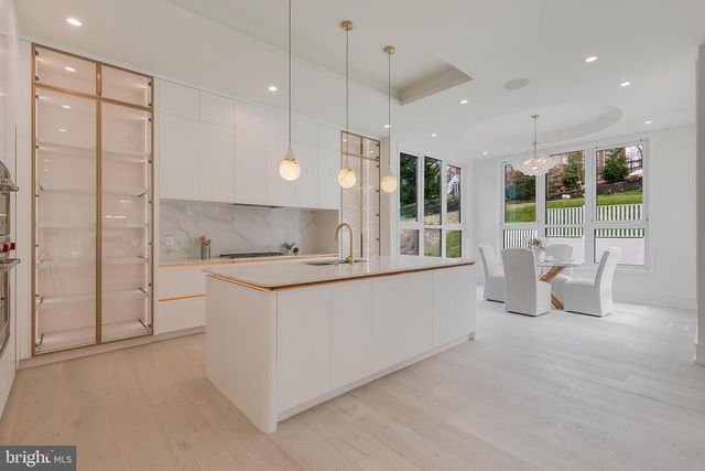 8757 A BROOK RD, Mclean, VA 22102