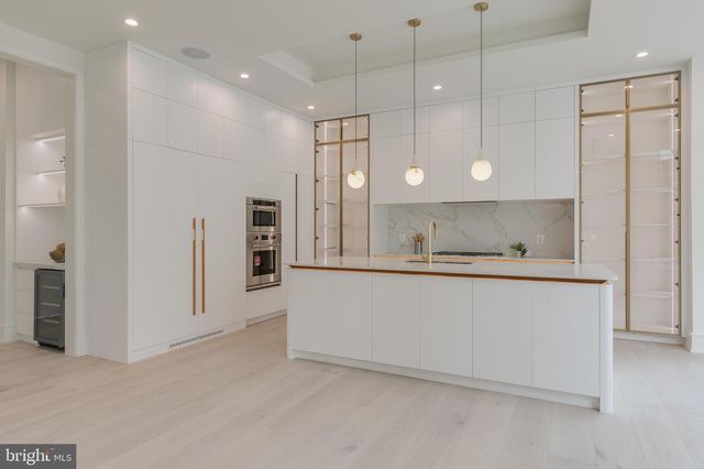 8757 A BROOK RD, Mclean, VA 22102