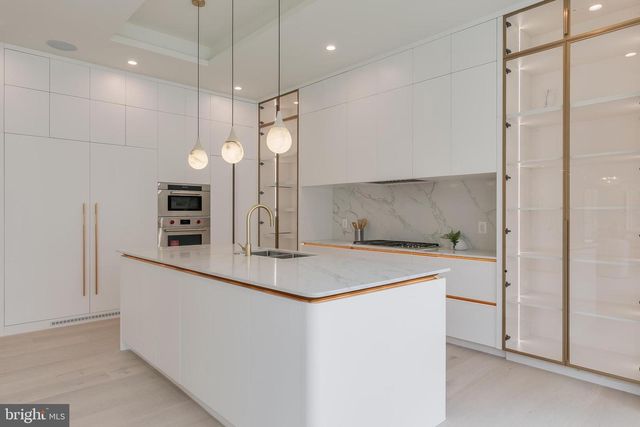 8757 A BROOK RD, Mclean, VA 22102