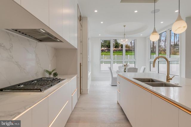 8757 A BROOK RD, Mclean, VA 22102