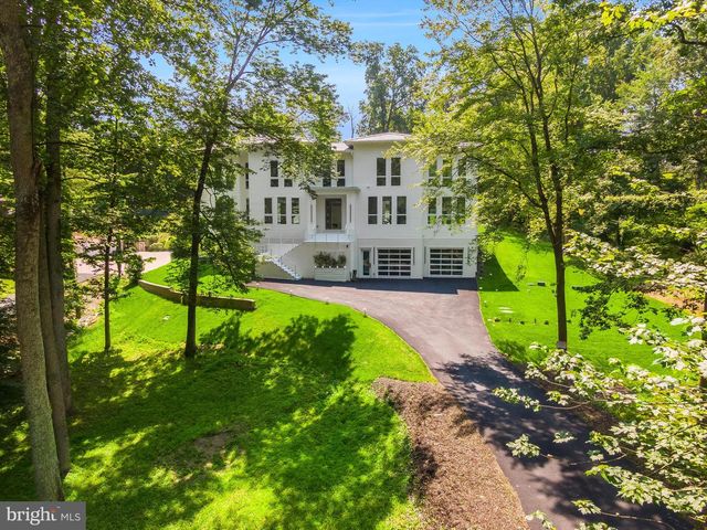 8757 A BROOK RD, Mclean, VA 22102