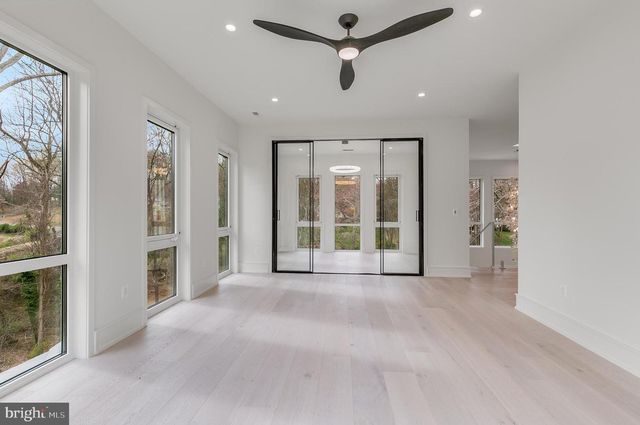 8757 A BROOK RD, Mclean, VA 22102