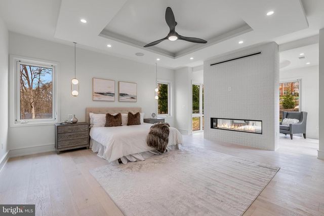 8757 A BROOK RD, Mclean, VA 22102