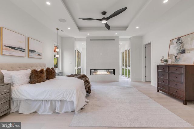 8757 A BROOK RD, Mclean, VA 22102