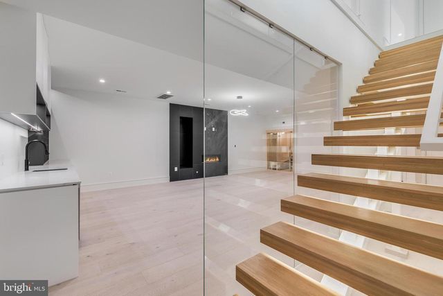 8757 A BROOK RD, Mclean, VA 22102