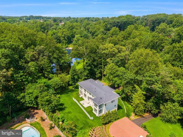 8757 A BROOK RD, Mclean, VA 22102