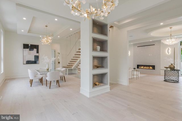 8757 A BROOK RD, Mclean, VA 22102