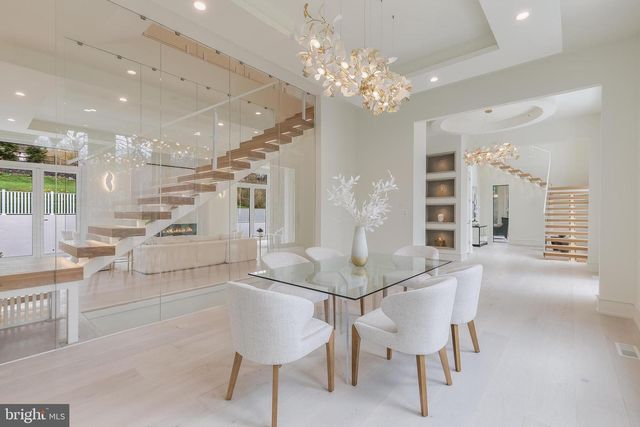 8757 A BROOK RD, Mclean, VA 22102