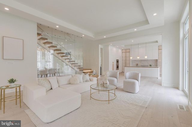 8757 A BROOK RD, Mclean, VA 22102