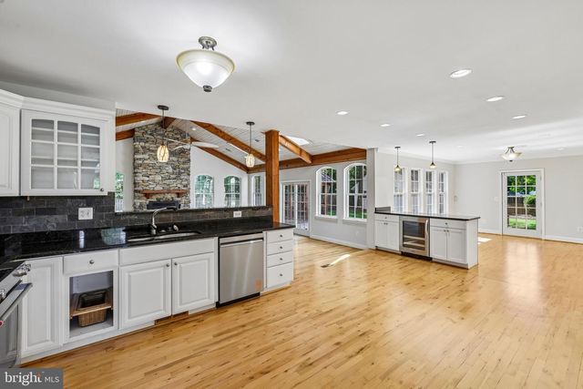 683 POWHATAN BEACH RD, Pasadena, MD 21122