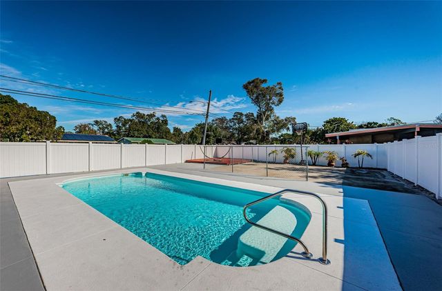 5200 6TH STREET S, St Petersburg, FL 33705