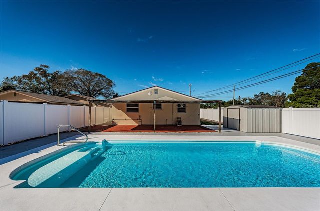 5200 6TH STREET S, St Petersburg, FL 33705