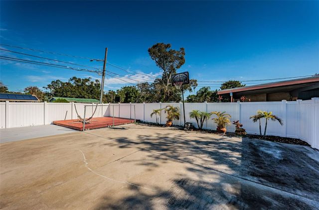 5200 6TH STREET S, St Petersburg, FL 33705