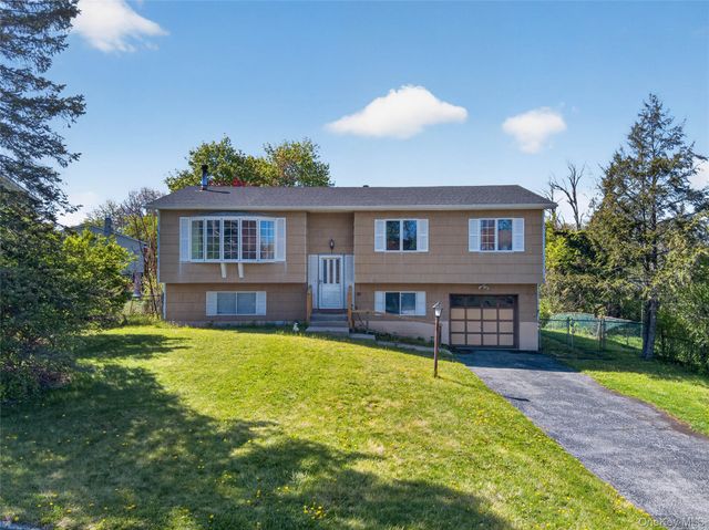12 Weather Vane Way, Middletown, NY 10940