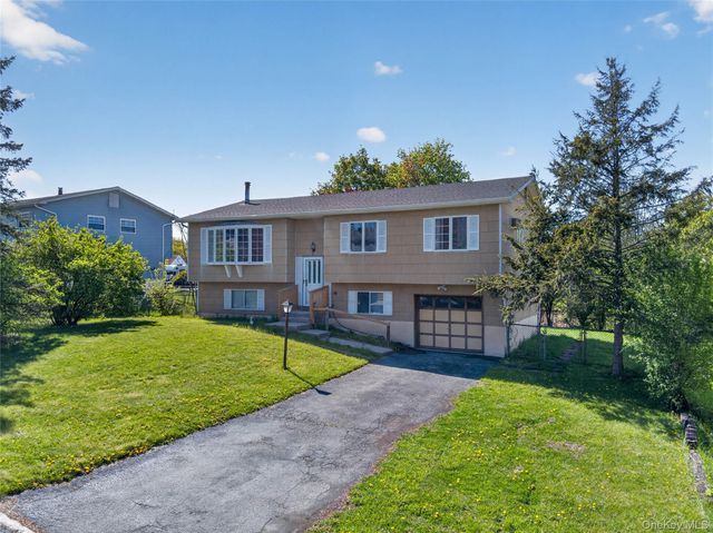 12 Weather Vane Way, Middletown, NY 10940