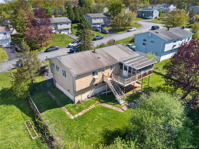 12 Weather Vane Way, Middletown, NY 10940
