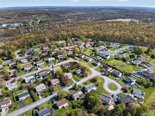 12 Weather Vane Way, Middletown, NY 10940