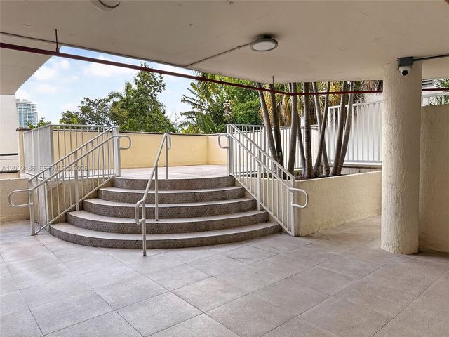 280 SW 20th Rd 904, Miami, FL 33129