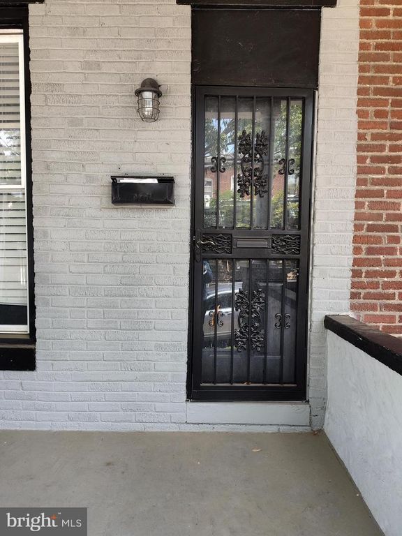 Image 2 of property listing at 633 E 30TH ST, Baltimore, MD 21218