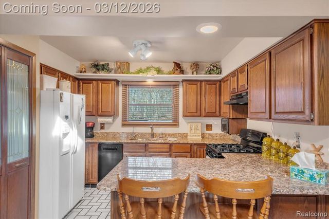 1351 Glen Oak Drive, Holly, MI 48442