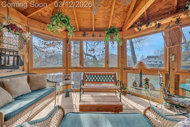 1351 Glen Oak Drive, Holly, MI 48442