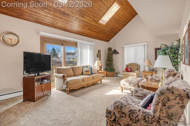 1351 Glen Oak Drive, Holly, MI 48442