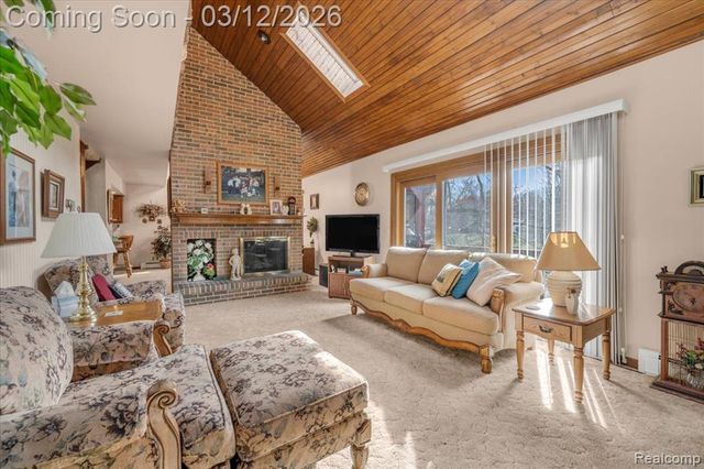 1351 Glen Oak Drive, Holly, MI 48442