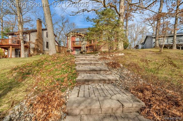 1351 Glen Oak Drive, Holly, MI 48442