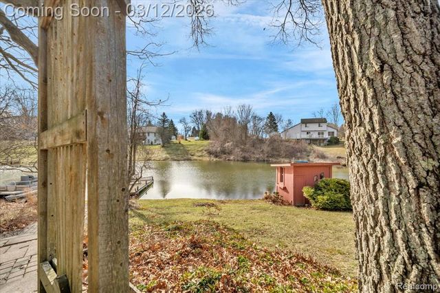 1351 Glen Oak Drive, Holly, MI 48442