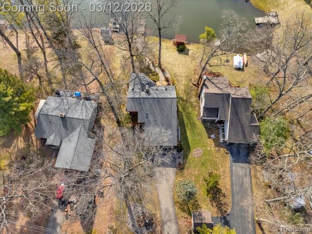 1351 Glen Oak Drive, Holly, MI 48442