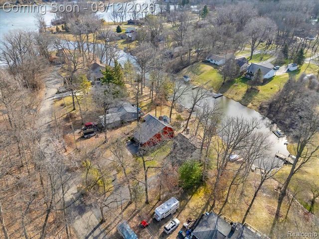 1351 Glen Oak Drive, Holly, MI 48442