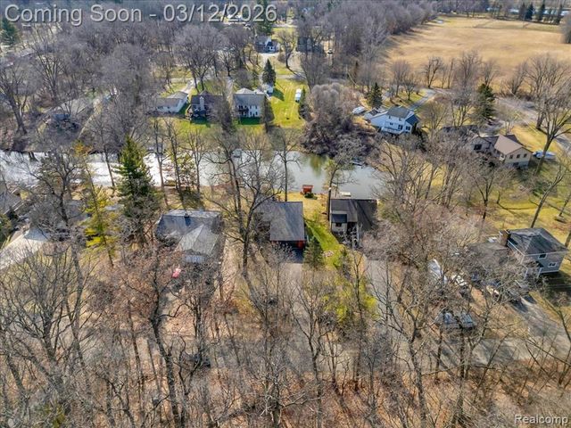 1351 Glen Oak Drive, Holly, MI 48442
