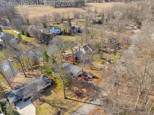 1351 Glen Oak Drive, Holly, MI 48442